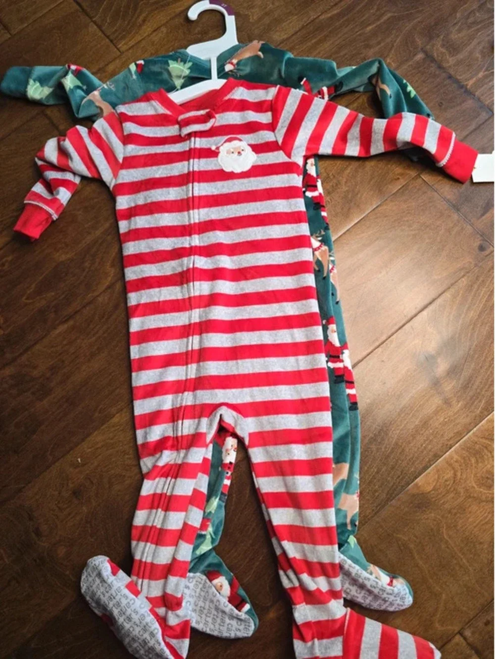 12m brand new christmas pajamas from carter's item. 189G6